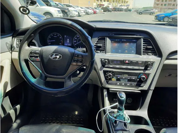 Car image 16