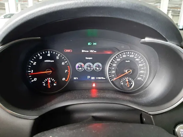 Car image 18