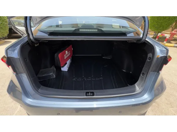 Car image 18