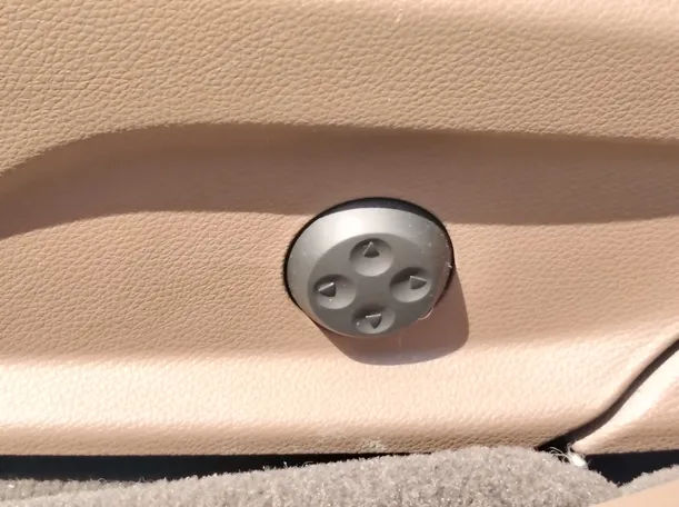 Car image 32