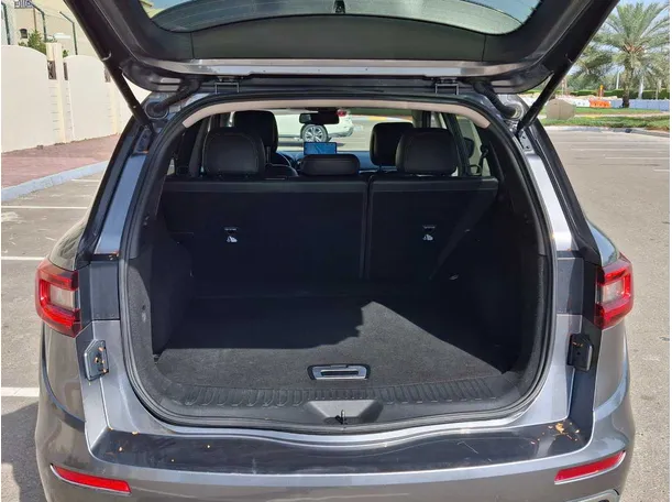 Car image 18
