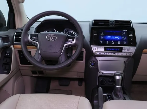 Car image 15