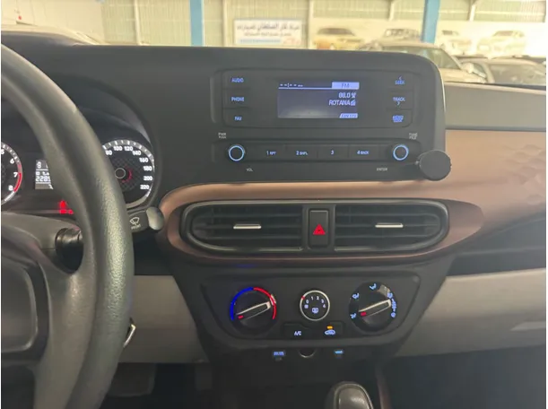 Car image 12