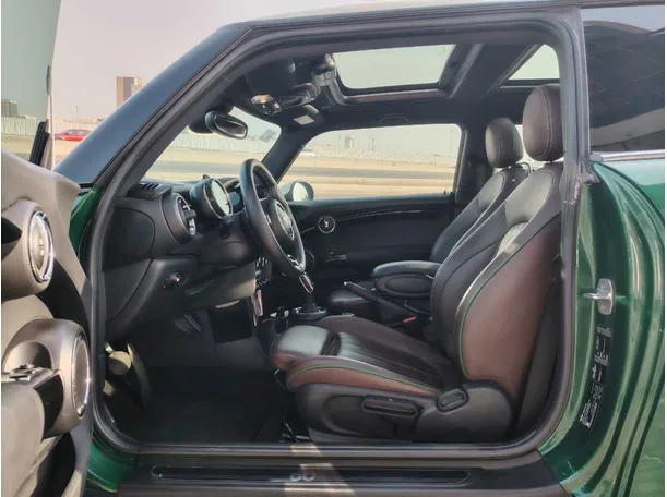 Car image 12