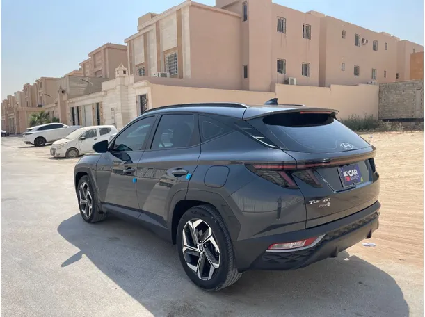 Car image 7