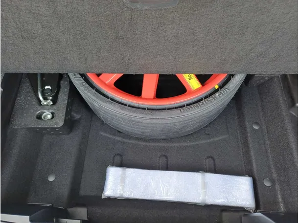 Car image 20