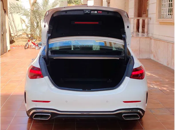 Car image 25