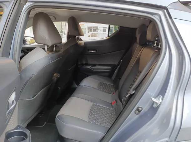 Car image 13