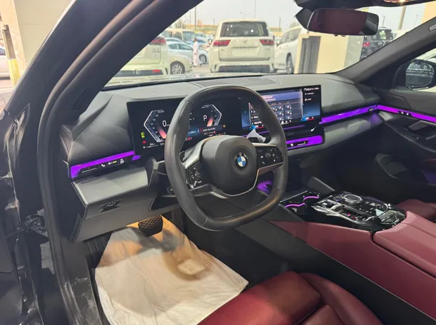 Car image 12