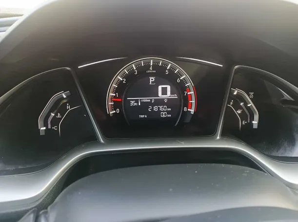 Car image 18