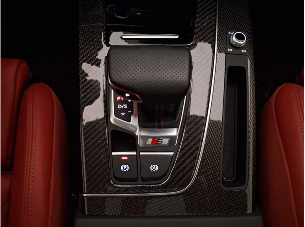 Car image 17