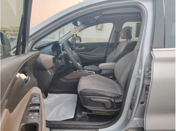 Car image 11