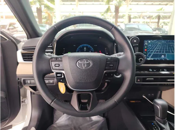 Car image 24