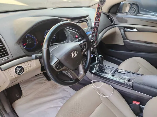 Car image 11
