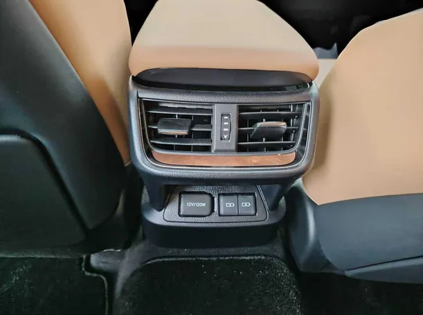 Car image 40