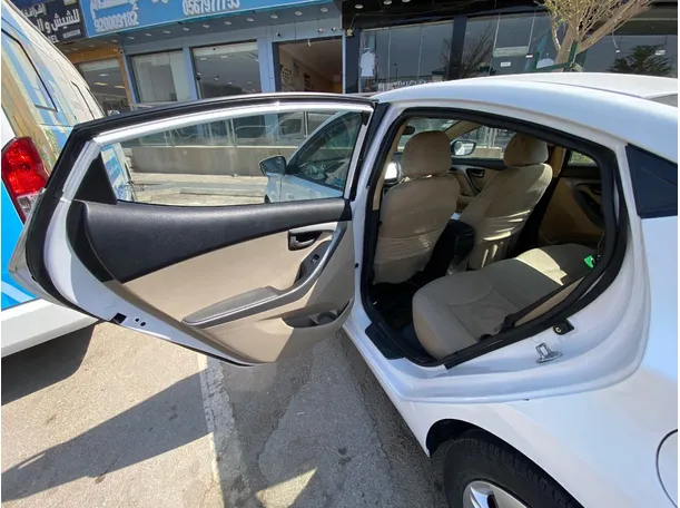Car image 11
