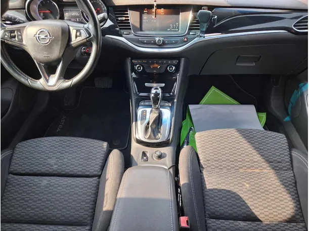 Car image 16