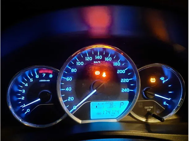 Car image 16