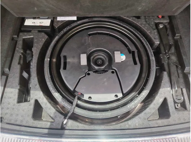 Car image 32