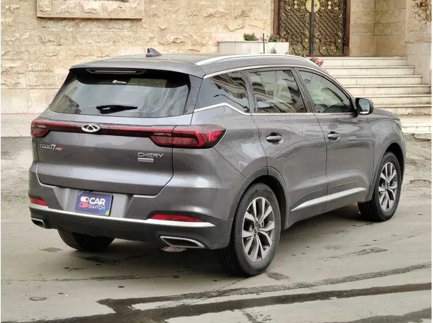 Car image 5