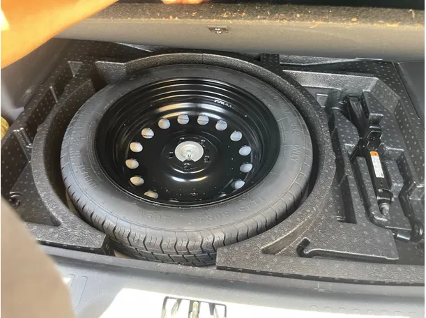 Car image 23