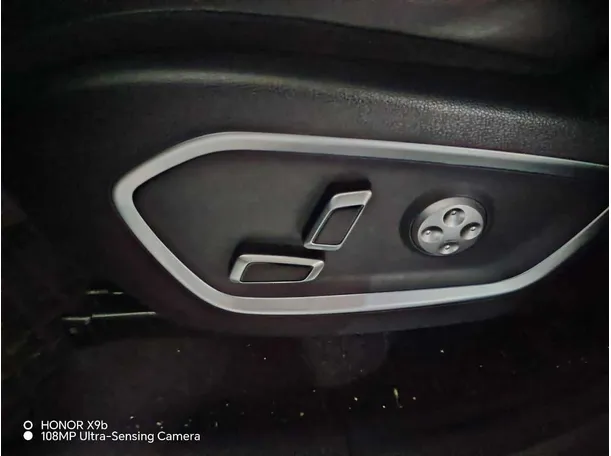 Car image 38