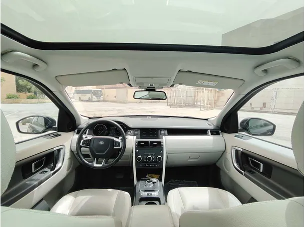 Car image 19