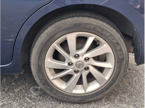 Car image 9
