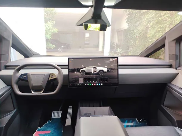 Car image 14