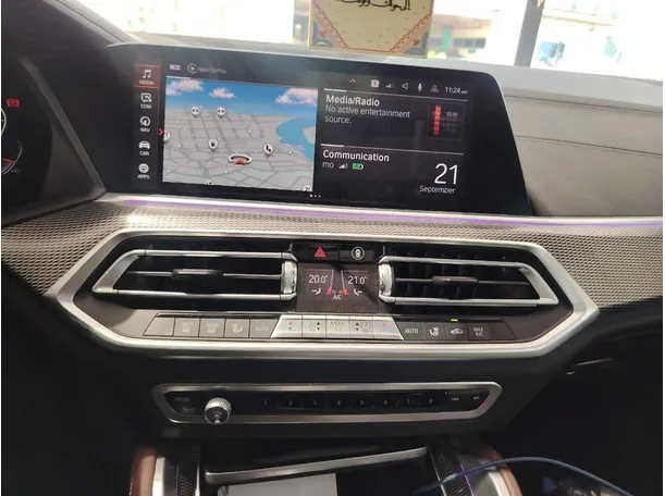Car image 27