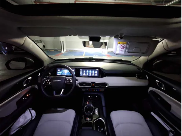 Car image 14