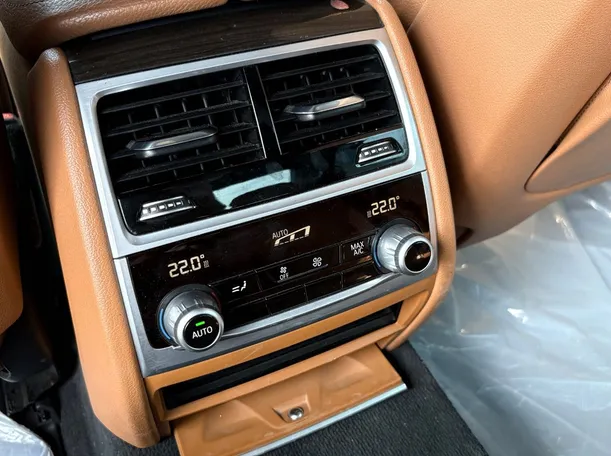 Car image 28