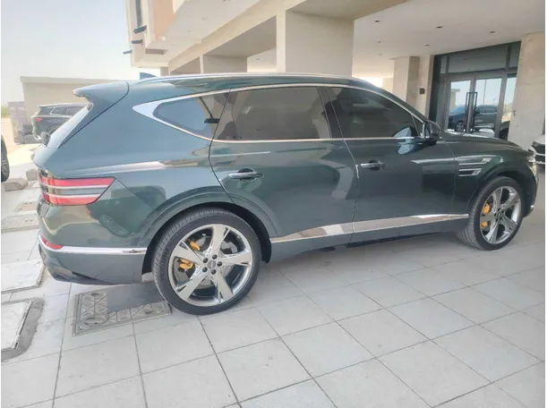 Car image 4