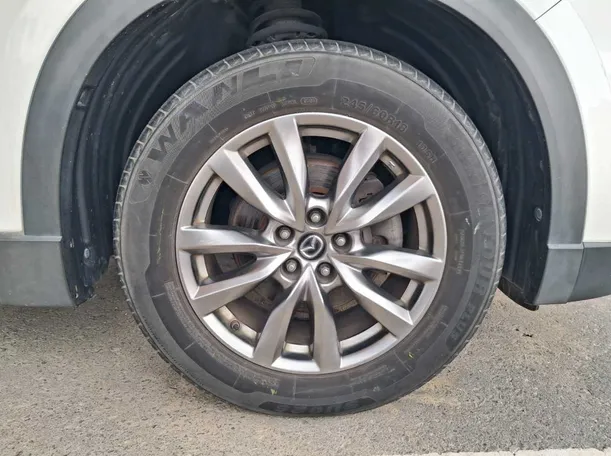 Car image 9