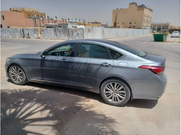 Car image 8
