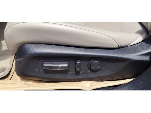 Car image 29