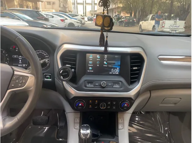 Car image 19