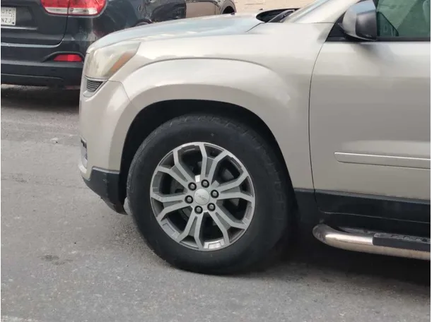 Car image 9