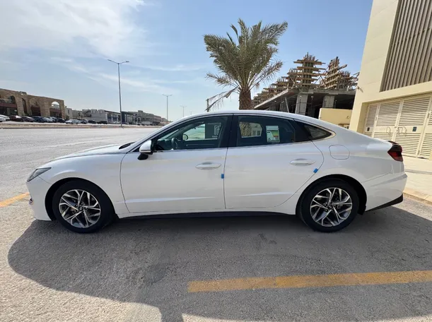 Car image 8
