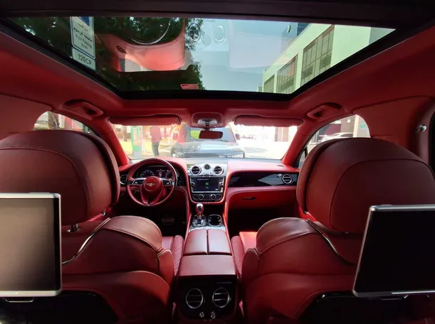 Car image 14