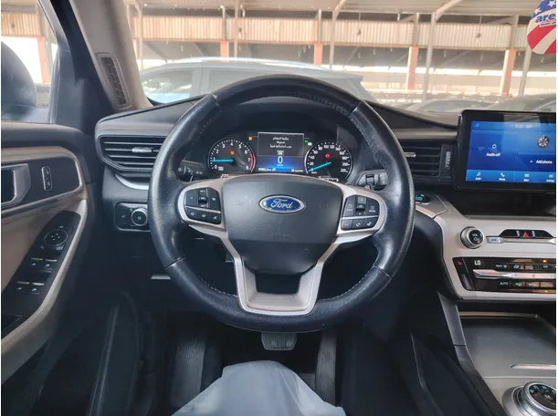 Car image 26