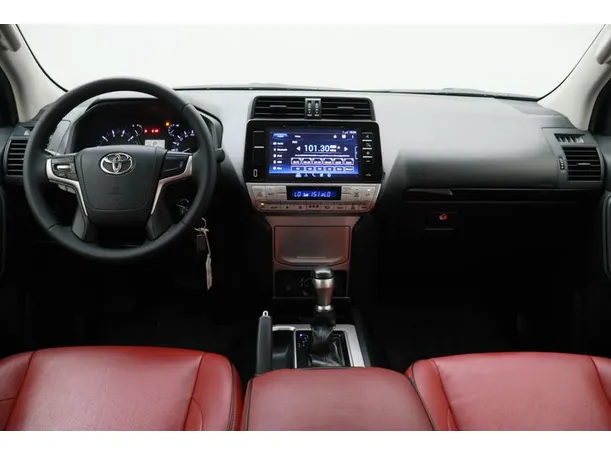 Car image 14