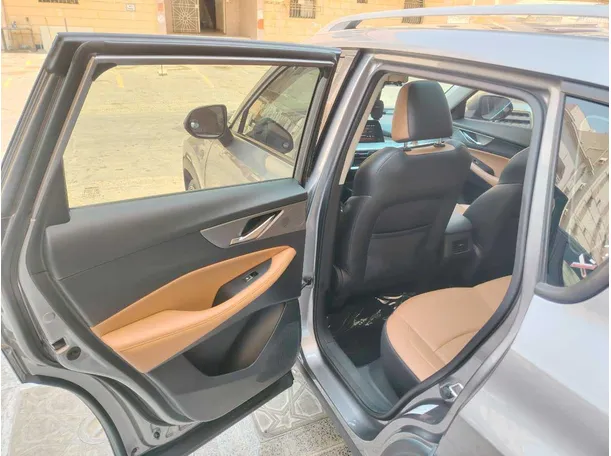 Car image 28
