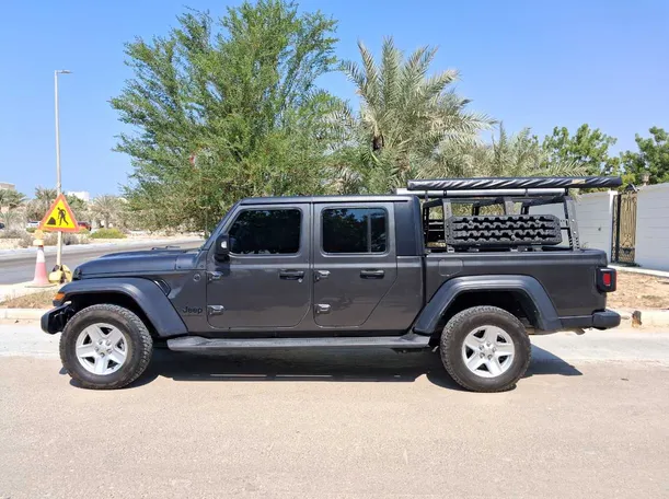 Car image 8