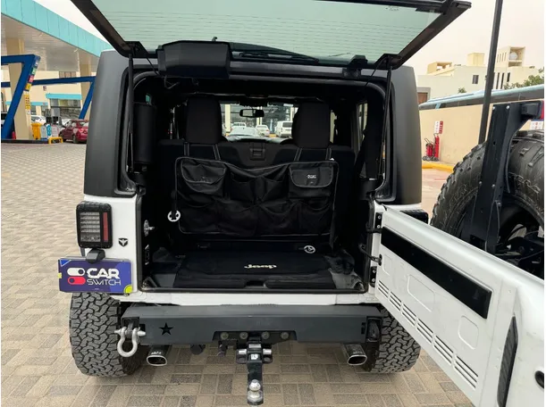 Car image 18