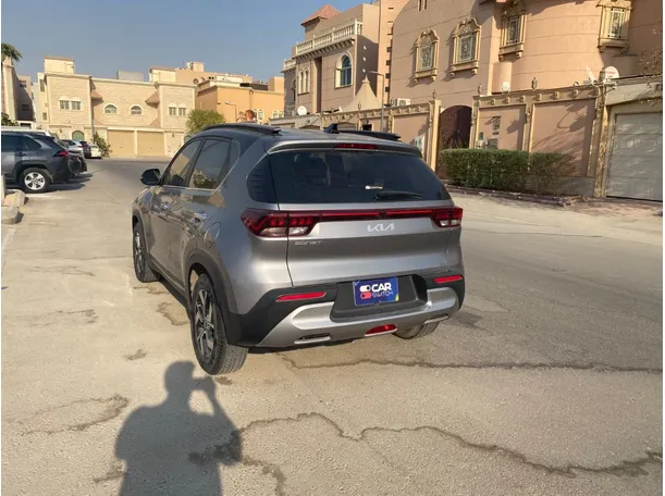 Car image 7