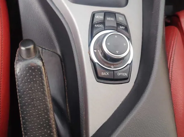 Car image 19