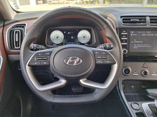 Car image 16
