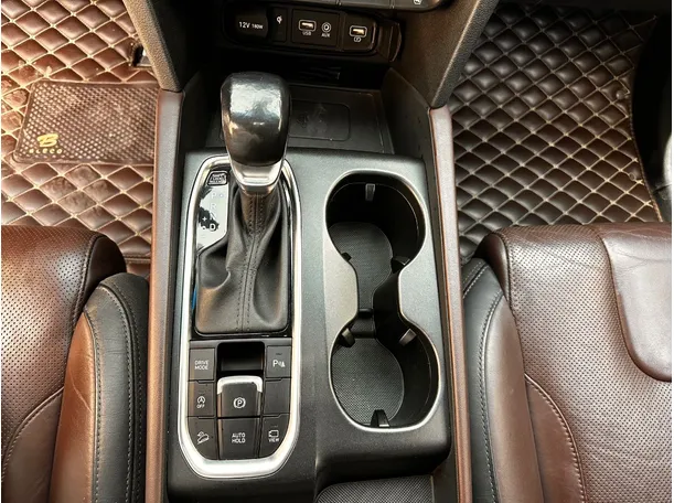 Car image 18