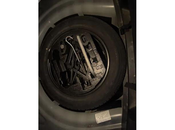 Car image 19